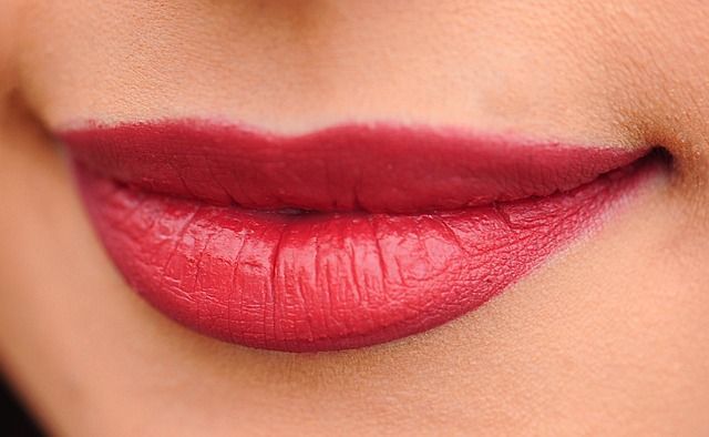 como pintarse los labios bien