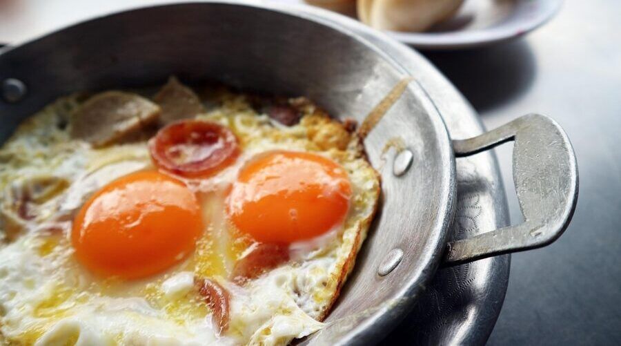 Desayuno proteico y alimentos para una crononutrición que ayuda a regular el cortisol